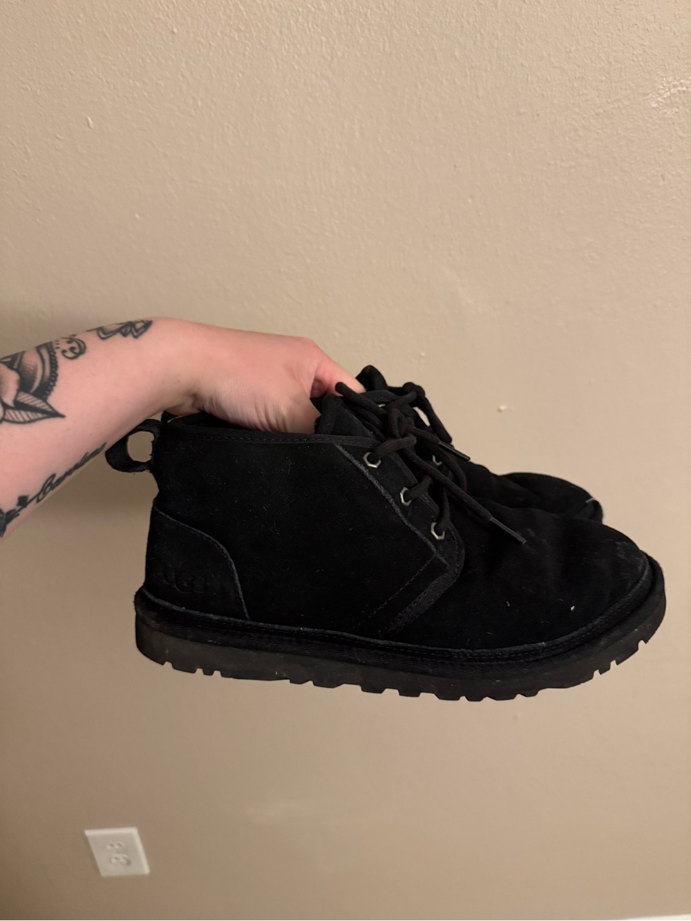 Uggs women’s size 9